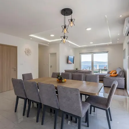 Villa Luxury La Nonna Ana - Heated Pool, Sea View, Near Split Kastela