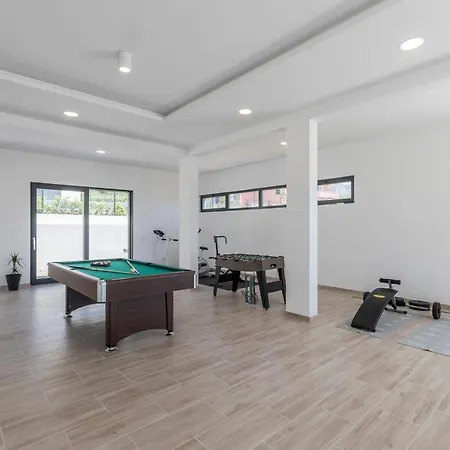 Luxury La Nonna Ana - Heated Pool, Sea View, Near Split Villa *