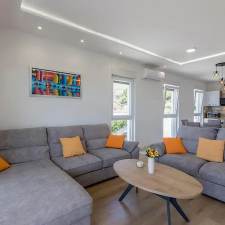 Villa Luxury La Nonna Ana - Heated Pool, Sea View, Near Split Kastela