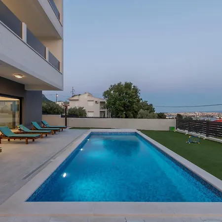 Luxury La Nonna Ana - Heated Pool, Sea View, Near Split * Kastela