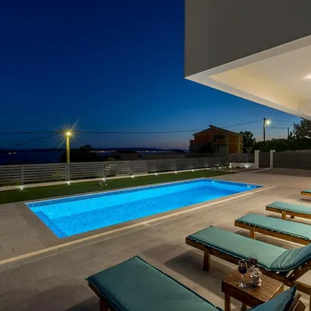 Luxury La Nonna Ana - Heated Pool, Sea View, Near Split Kastela
