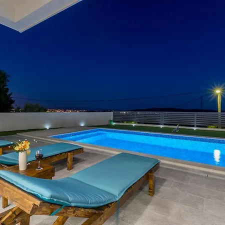 Luxury La Nonna Ana - Heated Pool, Sea View, Near Split Villa *