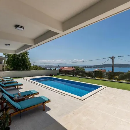 Luxury La Nonna Ana - Heated Pool, Sea View, Near Split Villa *