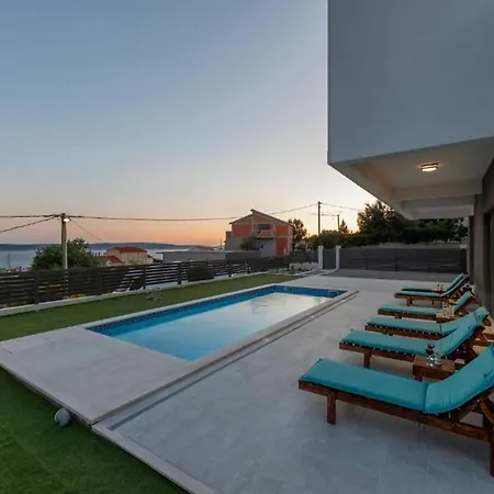 Luxury La Nonna Ana - Heated Pool, Sea View, Near Split Villa Kaštela