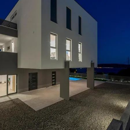 Villa Luxury La Nonna Ana - Heated Pool, Sea View, Near Split Kaštela